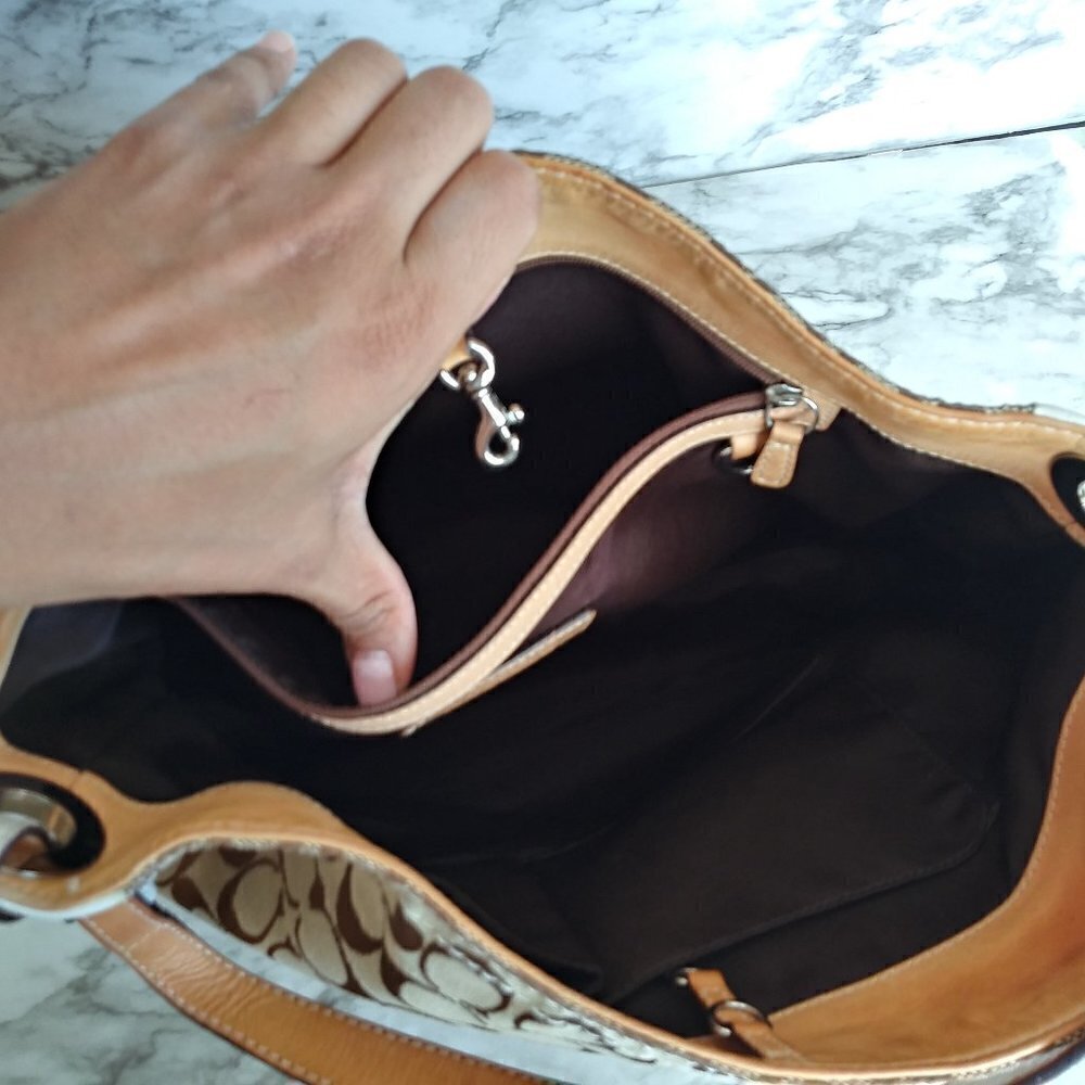 COACH tan/white shoulder bags - Picture 7 of 16